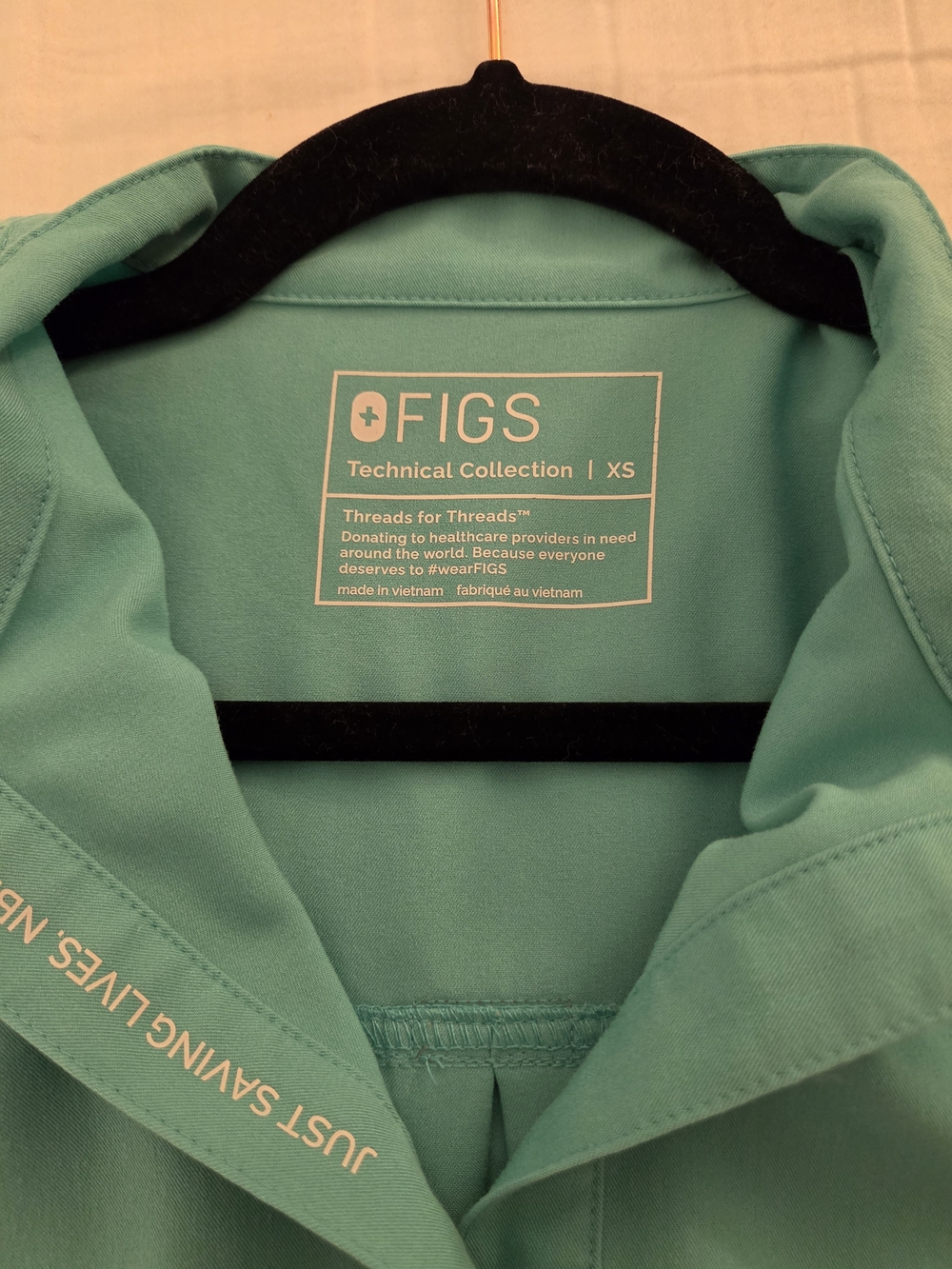FIGS Ragaela Scrub Top - Picture 3 of 4